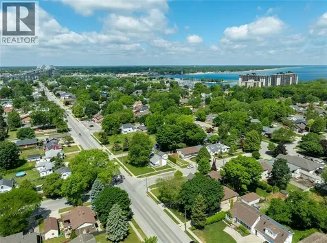 702 Michigan Avenue Point Edward ON N7V 1G8