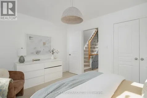 12 East York Avenue Toronto (broadview North) ON M4K 3Z9