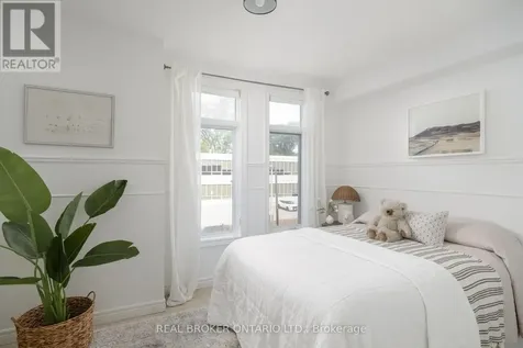 12 East York Avenue Toronto (broadview North) ON M4K 3Z9