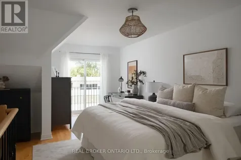 12 East York Avenue Toronto (broadview North) ON M4K 3Z9