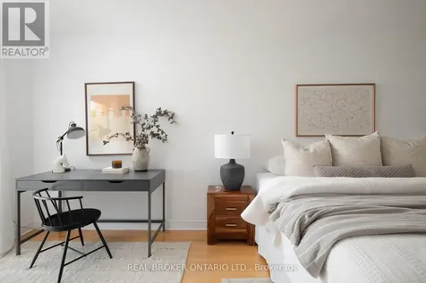 12 East York Avenue Toronto (broadview North) ON M4K 3Z9