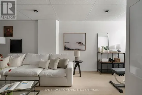 12 East York Avenue Toronto (broadview North) ON M4K 3Z9