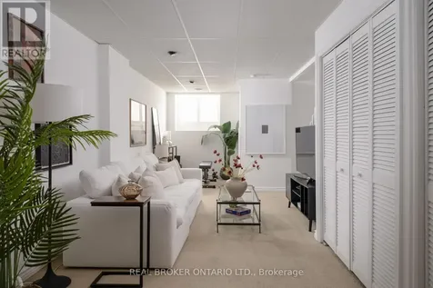 12 East York Avenue Toronto (broadview North) ON M4K 3Z9