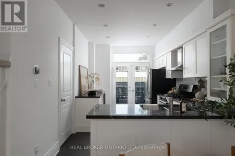 12 East York Avenue Toronto (broadview North) ON M4K 3Z9