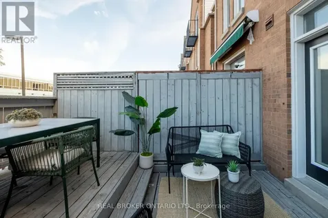 12 East York Avenue Toronto (broadview North) ON M4K 3Z9