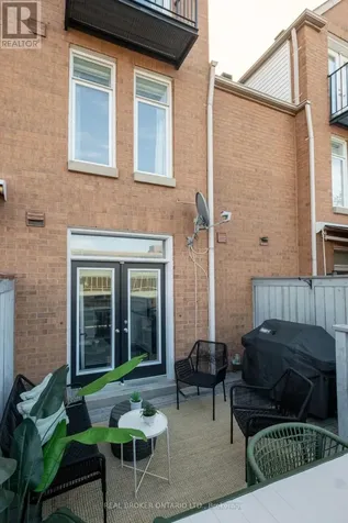 12 East York Avenue Toronto (broadview North) ON M4K 3Z9