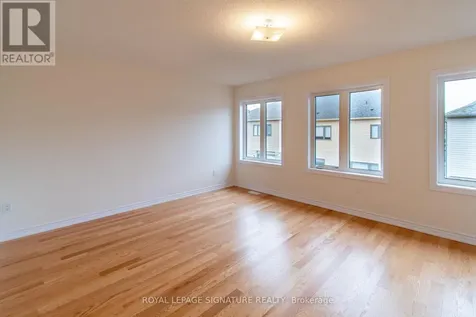 22 Prudhoe Terrace Barrie ON L9S 2Z8