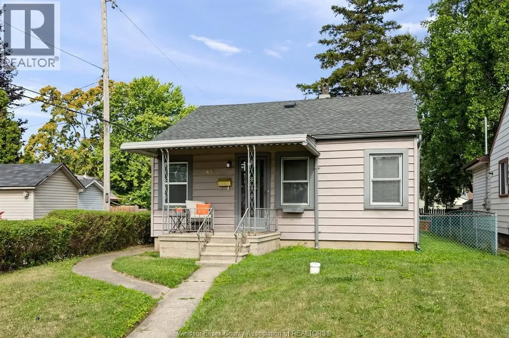 3672 Girardot Windsor ON N9C 1W5