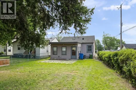 3672 Girardot Windsor ON N9C 1W5