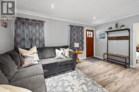 3672 Girardot Windsor ON N9C 1W5