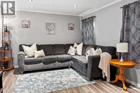 3672 Girardot Windsor ON N9C 1W5