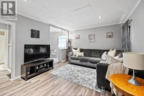 3672 Girardot Windsor ON N9C 1W5