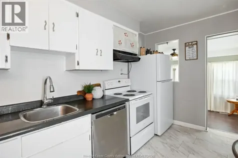 3672 Girardot Windsor ON N9C 1W5