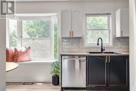 10 Hintonburg Place Ottawa ON K1Y 4W6