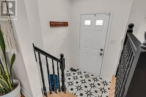 10 Hintonburg Place Ottawa ON K1Y 4W6