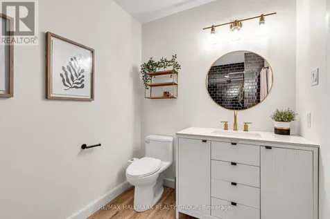 10 Hintonburg Place Ottawa ON K1Y 4W6