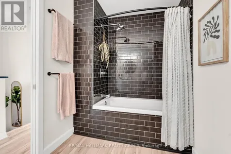 10 Hintonburg Place Ottawa ON K1Y 4W6