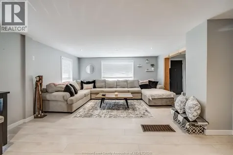 31 Forhan Street Wallaceburg ON N8A 3S4