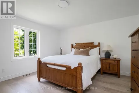25 Kelley Crescent Wasaga Beach ON L9Z 1J3