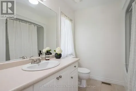 25 Kelley Crescent Wasaga Beach ON L9Z 1J3
