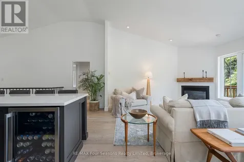 25 Kelley Crescent Wasaga Beach ON L9Z 1J3