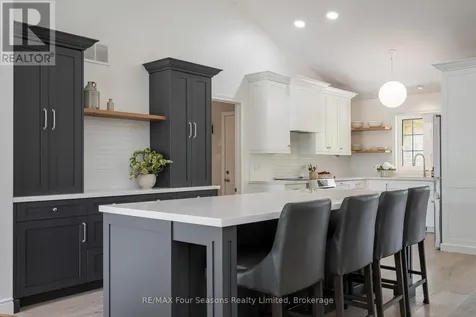 25 Kelley Crescent Wasaga Beach ON L9Z 1J3