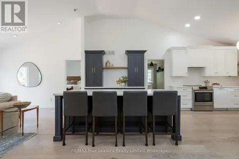 25 Kelley Crescent Wasaga Beach ON L9Z 1J3