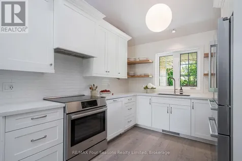 25 Kelley Crescent Wasaga Beach ON L9Z 1J3