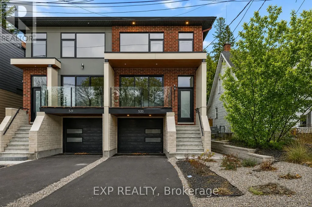 533 Broadhead Avenue Ottawa ON K1Z 5R9