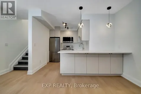 533 Broadhead Avenue Ottawa ON K1Z 5R9