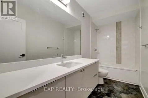 533 Broadhead Avenue Ottawa ON K1Z 5R9