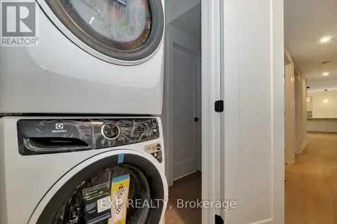 533 Broadhead Avenue Ottawa ON K1Z 5R9