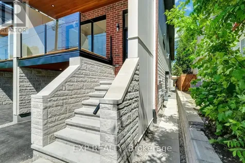 533 Broadhead Avenue Ottawa ON K1Z 5R9