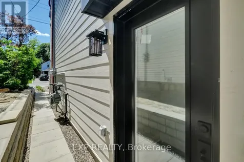 533 Broadhead Avenue Ottawa ON K1Z 5R9