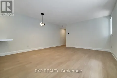 533 Broadhead Avenue Ottawa ON K1Z 5R9