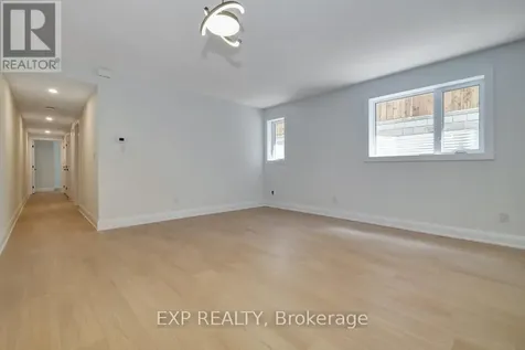 533 Broadhead Avenue Ottawa ON K1Z 5R9
