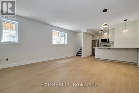 533 Broadhead Avenue Ottawa ON K1Z 5R9