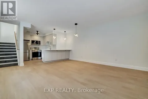 533 Broadhead Avenue Ottawa ON K1Z 5R9