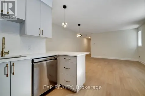 533 Broadhead Avenue Ottawa ON K1Z 5R9
