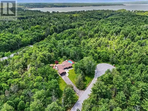 105 Ironwood Court Ottawa ON K0A 1T0