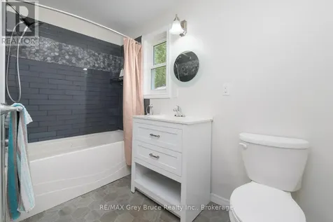 586 Dawson Street South South Bruce Peninsula ON N0H 2T0