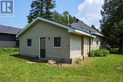 586 Dawson Street South South Bruce Peninsula ON N0H 2T0