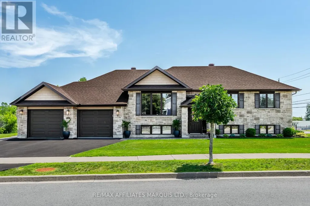 2 Mercier Avenue East Cornwall ON K6K 1S9
