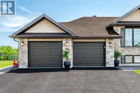 2 Mercier Avenue East Cornwall ON K6K 1S9