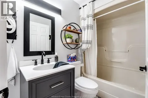 895 Malott Avenue Kingsville ON N9Y 3C3