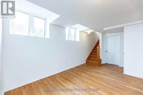 27 Lincoln Drive Barrie ON L9J 0L8