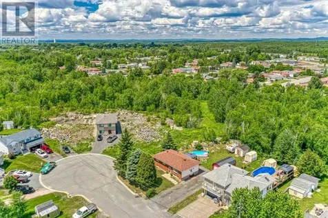 5372 Donald Street Azilda ON P0M 1B0