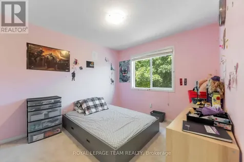 16 Cohen Avenue Ottawa ON K2L 4E9