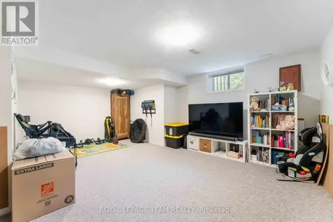 16 Cohen Avenue Ottawa ON K2L 4E9