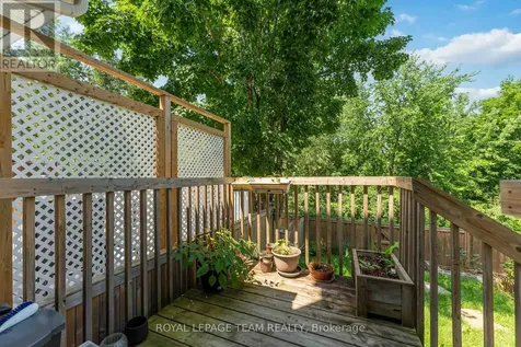 16 Cohen Avenue Ottawa ON K2L 4E9